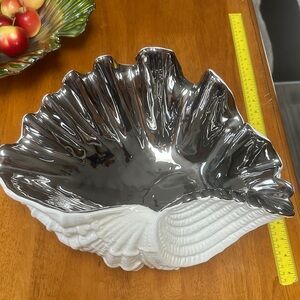 Ceramic Shell Bowl — White Exterior with Silver Interior